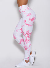 Load image into Gallery viewer, Sexy Back Leggings
